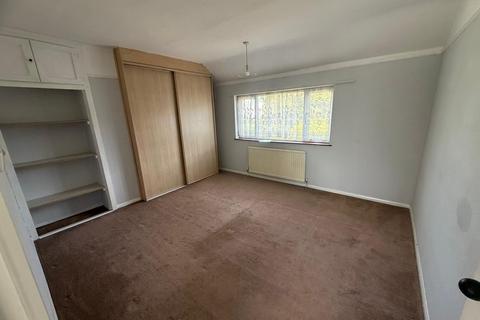 3 bedroom semi-detached house to rent, East Road, West Drayton