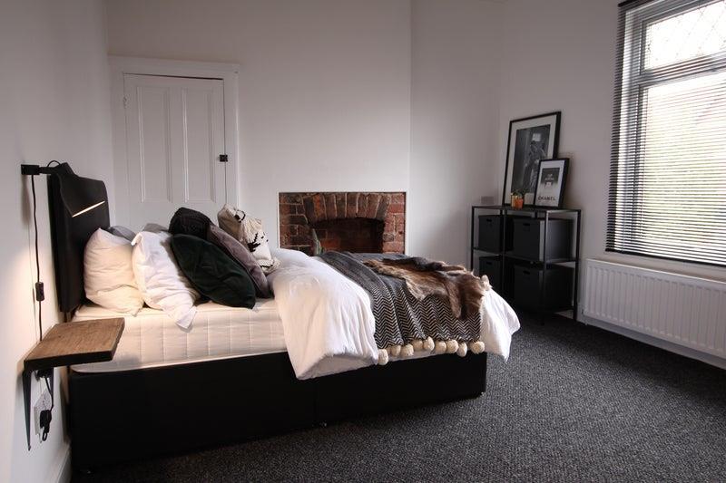 Bed 2.jpg