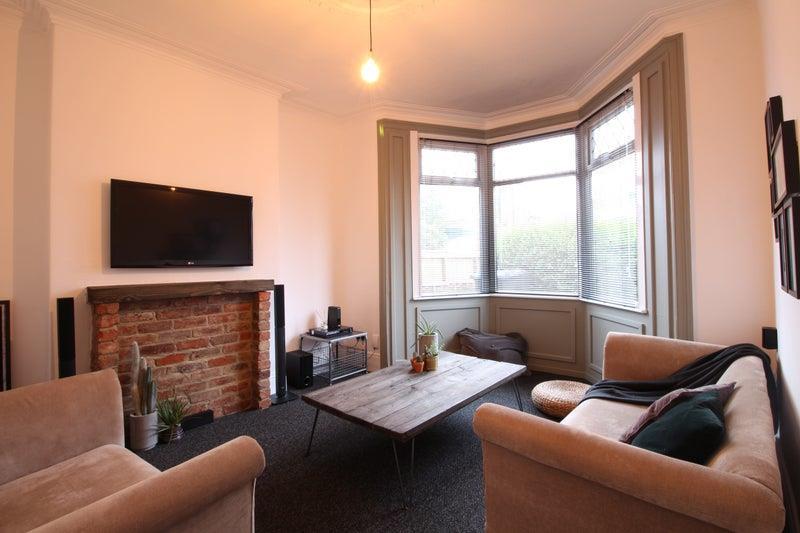 Lounge 1.jpg