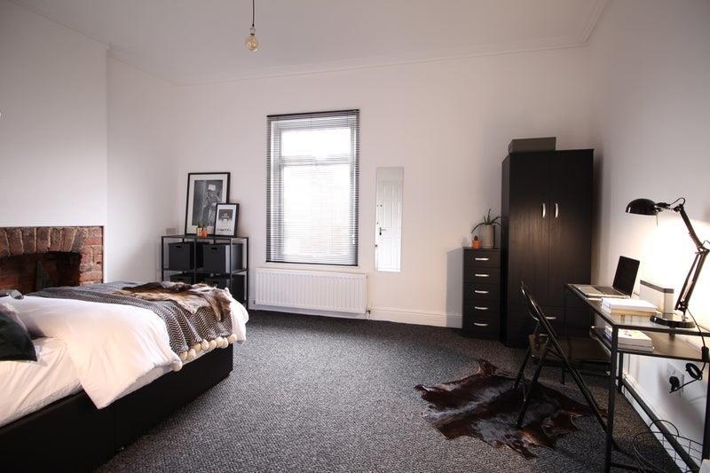Bed 1.jpg
