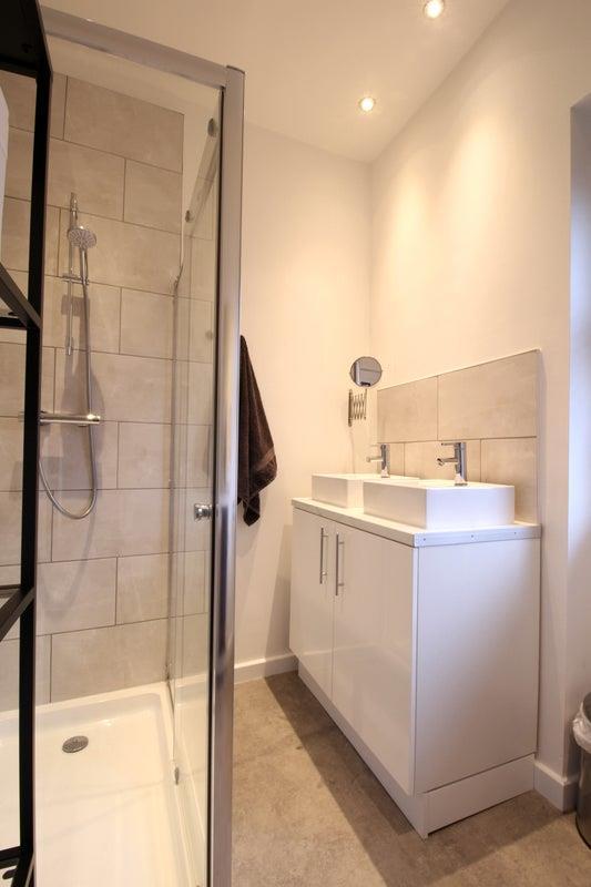 Bathroom 2.jpg