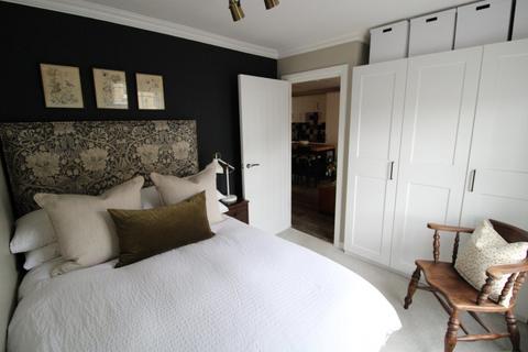 1 bedroom flat to rent, The Borough, Farnham GU9