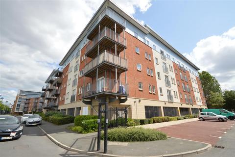 2 bedroom flat to rent, Gilbert House, Salford M5