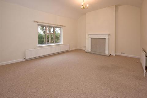 2 bedroom flat to rent, Trysull Court, Bell Road, Trysull, Wolverhampton