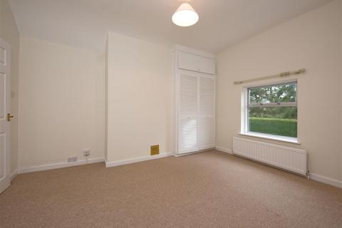 2 bedroom flat to rent, Trysull Court, Bell Road, Trysull, Wolverhampton