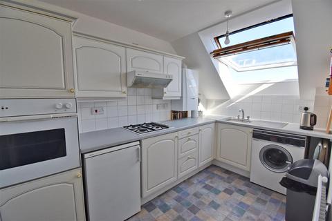 2 bedroom apartment to rent, St. Marys Road, Cromer