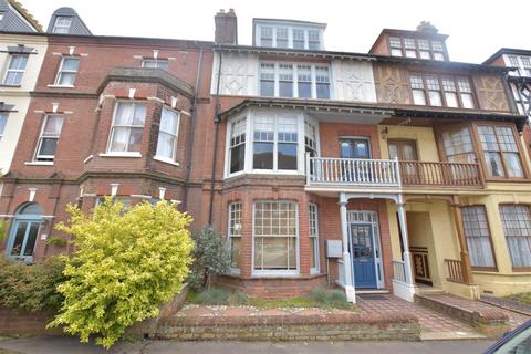 7 bedroom townhouse for sale, Cabbell Road, Cromer