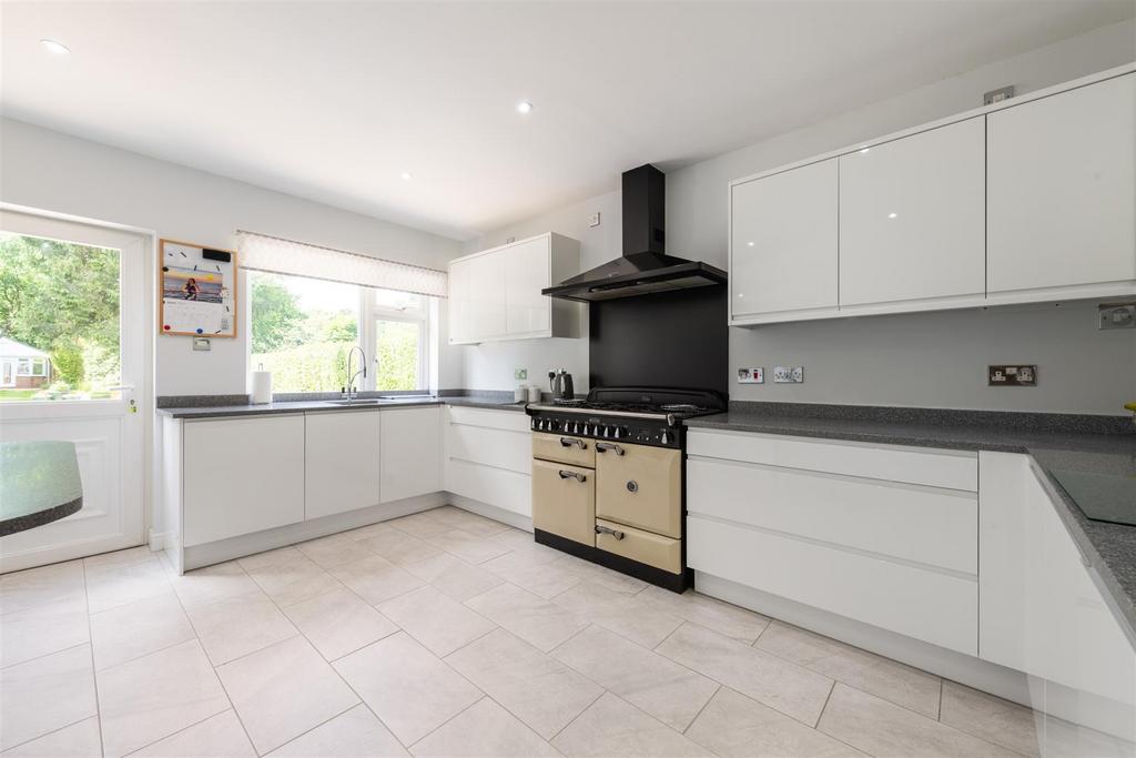 104 Widney Manor Road, Solihull, B91 3 JJ 10.jpg