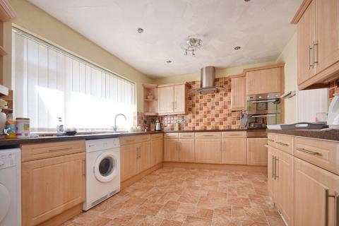 3 bedroom bungalow for sale, Denby Dale Road East, Durkar, Wakefield, West Yorkshire