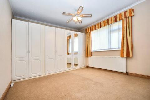 3 bedroom bungalow for sale, Denby Dale Road East, Durkar, Wakefield, West Yorkshire