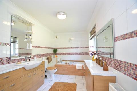 4 bedroom detached bungalow for sale, Linstone Drive, Norton, Yarmouth