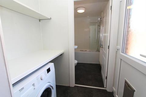 17 Tavistock Walk, Carshalton, SM5 1QN