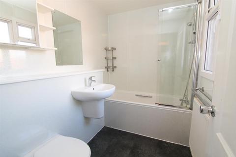 17 Tavistock Walk, Carshalton, SM5 1QN