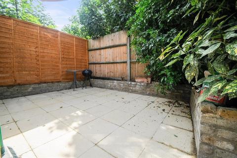 2 bedroom flat to rent, Messina Avenue, London, NW6