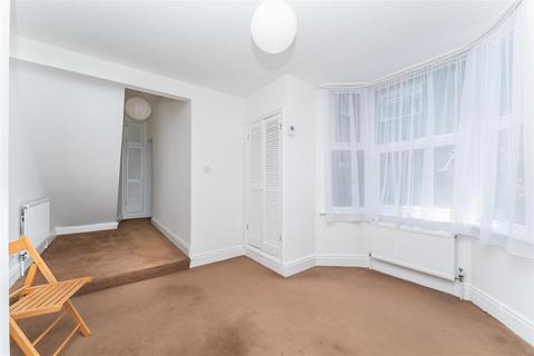 2 bedroom apartment for sale, Oaklands Road, London
