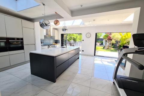 4 bedroom semi-detached house to rent, Ringstead Road, Sutton