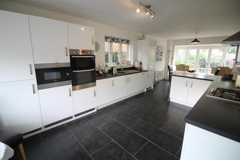 5 bedroom detached house for sale, Black Lane, Leeds LS25