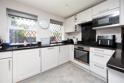 4 bedroom detached house for sale, Lacock Gardens, Hilperton