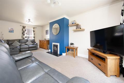 39 Lacock Gardens, Hilperton, Trowbridge, BA14 7TF