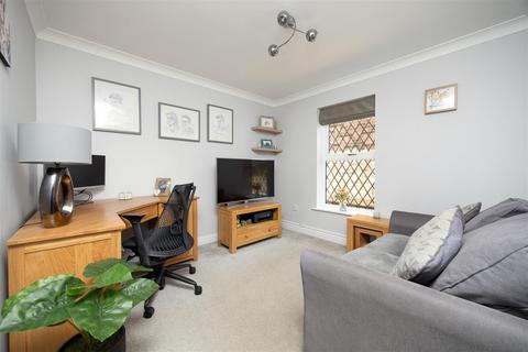 39 Lacock Gardens, Hilperton, Trowbridge, BA14 7TF