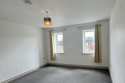 3 bedroom apartment to rent, 77 Bristol Road, Gloucester GL2