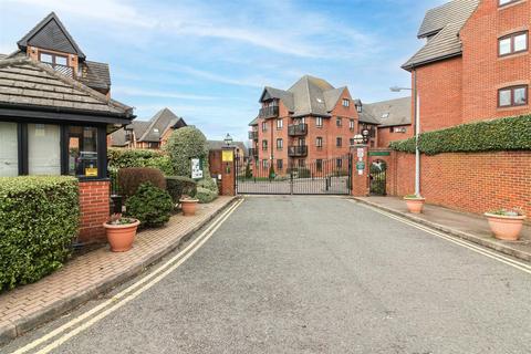 2 bedroom apartment for sale, Boleyn Court, Buckhurst Hill