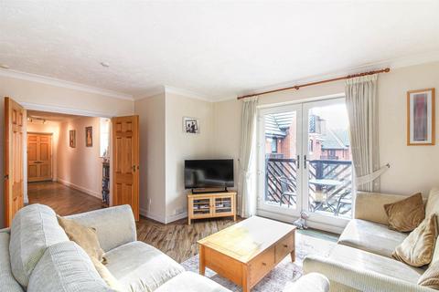 2 bedroom apartment for sale, Boleyn Court, Buckhurst Hill