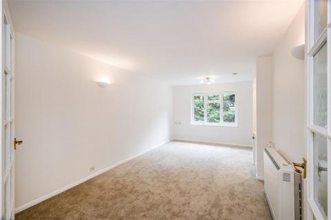 2 bedroom retirement property for sale, Riverside Court, North Chingford