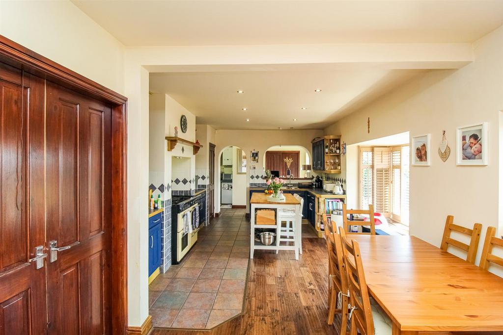 Open plan kitchen/living/dining