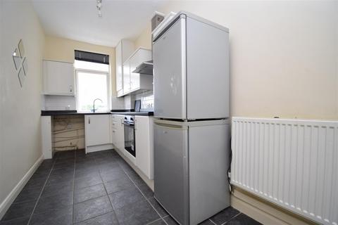 2 bedroom end of terrace house to rent, School Hill, Wakefield WF2