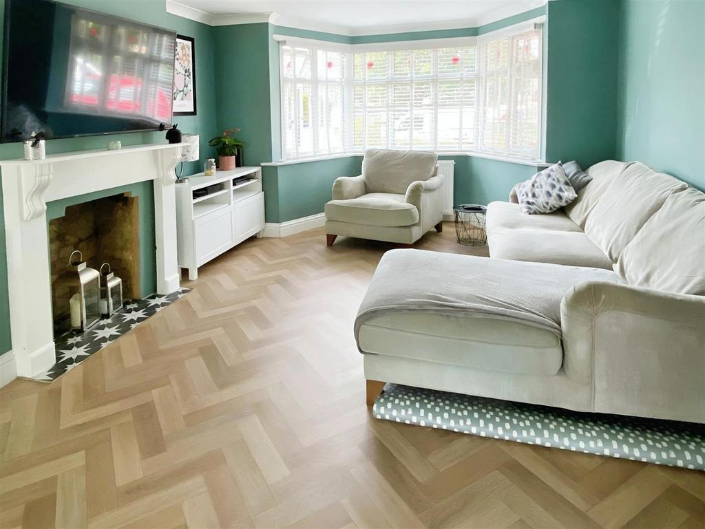 Lounge/Dining Room