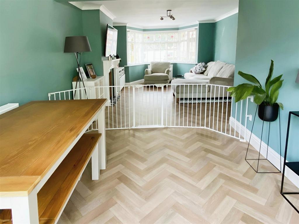 Lounge/Dining Room