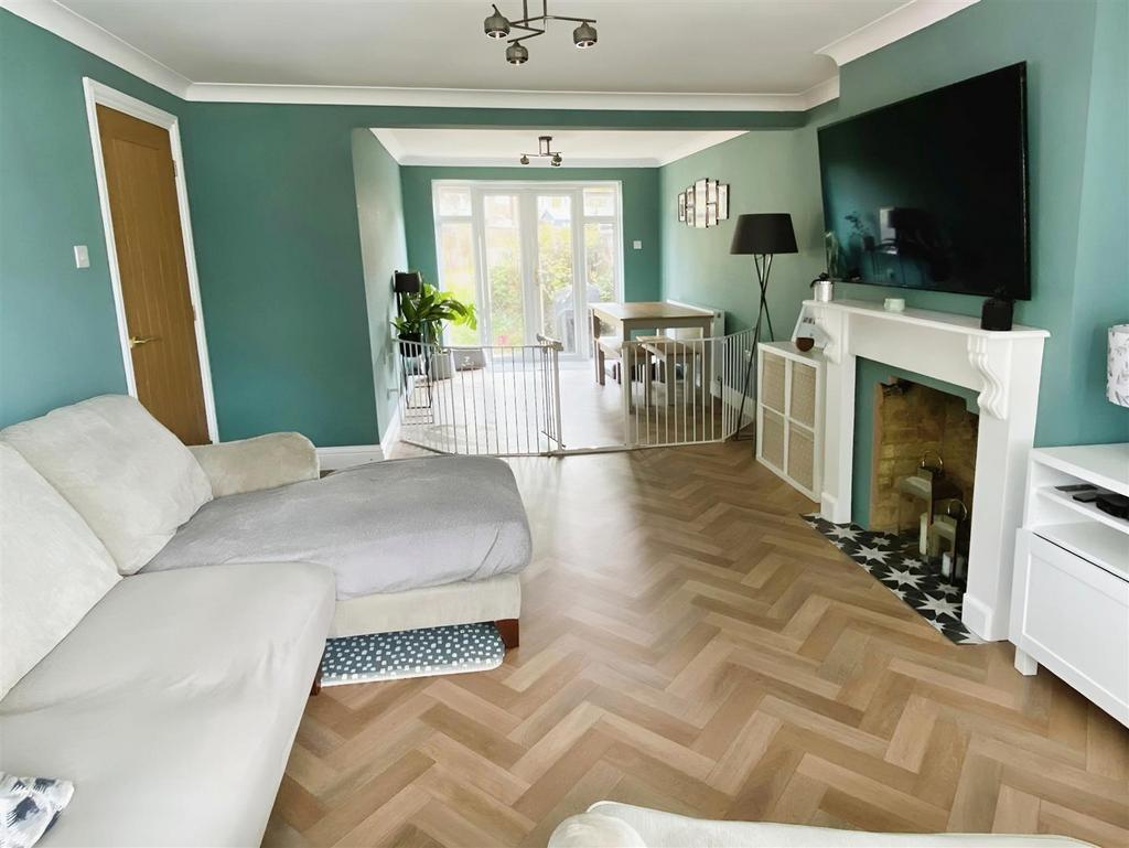 Lounge/Dining Room