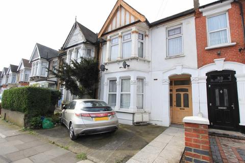 2 bedroom flat to rent, Haslemere Road, Seven Kings