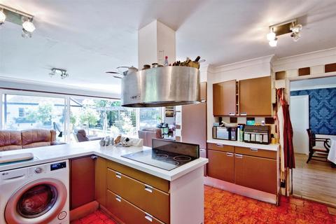 4 bedroom bungalow for sale, Chalkwell Avenue, Westcliff-on-Sea SS0