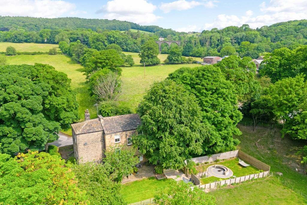 Chapel Lane, Esholt 6 bed detached house for sale £775,000