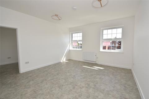 1 bedroom apartment for sale, High Road West, Felixstowe, Suffolk, IP11