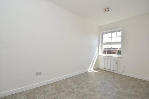 1 bedroom apartment for sale, High Road West, Felixstowe, Suffolk, IP11