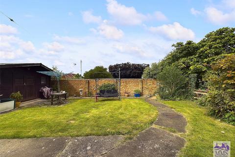 3 bedroom detached bungalow for sale, Beechwood Avenue, Chatham