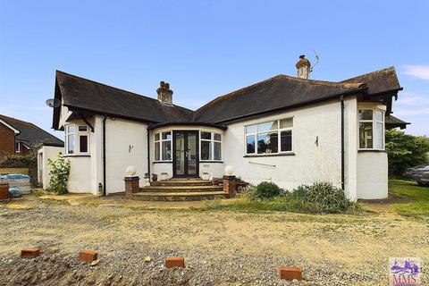 3 bedroom detached bungalow for sale, Beechwood Avenue, Chatham