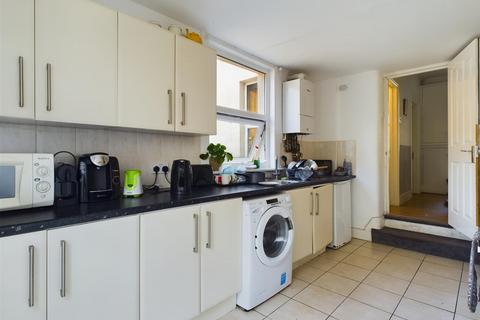 6 bedroom end of terrace house to rent, Arundel Street Brighton