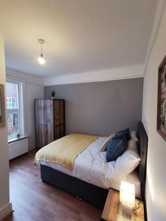 6 bedroom end of terrace house to rent, Arundel Street Brighton