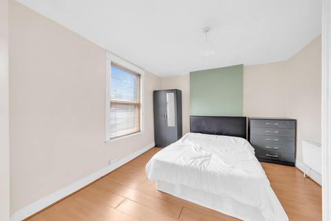 3 bedroom end of terrace house for sale, Elswick Road, London