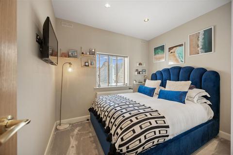 2 bedroom apartment for sale, Dynham Road, West Hampstead NW6
