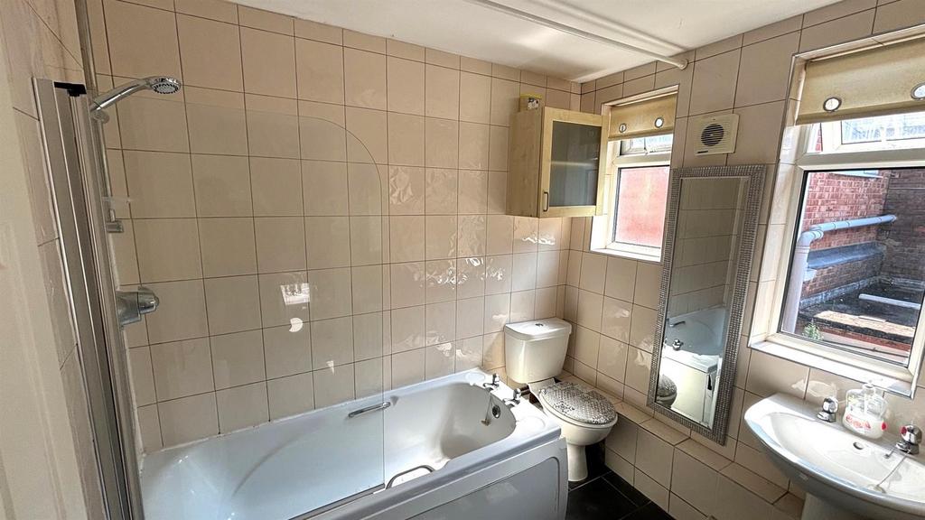 The Jamb Bathroom.jpg