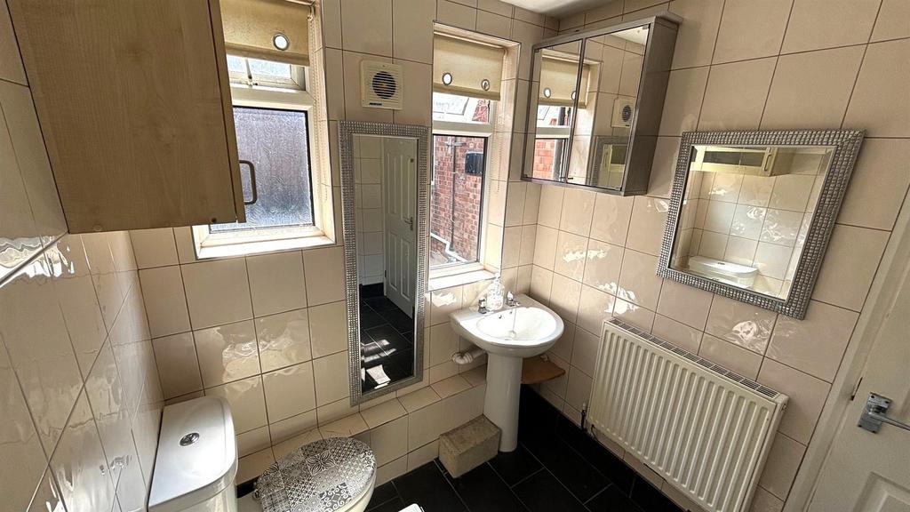 The Jamb bathroom 1.jpg