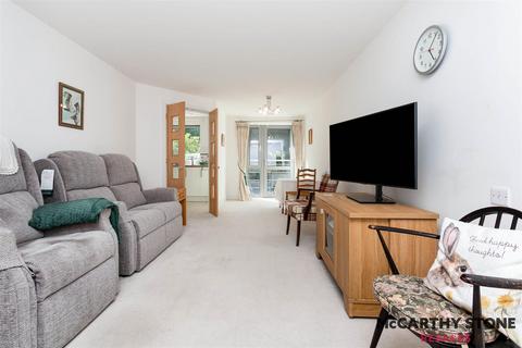 2 bedroom apartment for sale, Kings Place, Fleet Road, Fleet