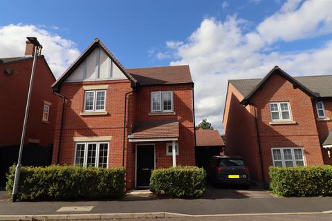 4 bedroom detached house to rent, Quincy Close, Nuneaton
