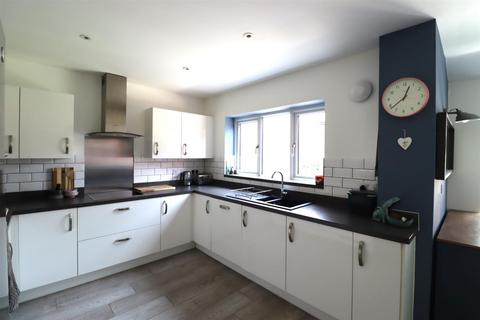 4 bedroom detached house to rent, Quincy Close, Nuneaton
