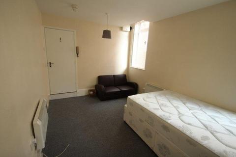 Studio to rent, Fosse Road South, Leicester